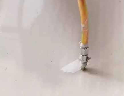 高淳瓷砖空鼓维修公司专业解答在瓷砖铺贴过程中，如果使用的砂料过粗（如全部使用了粗砂），可能会导致以下问题